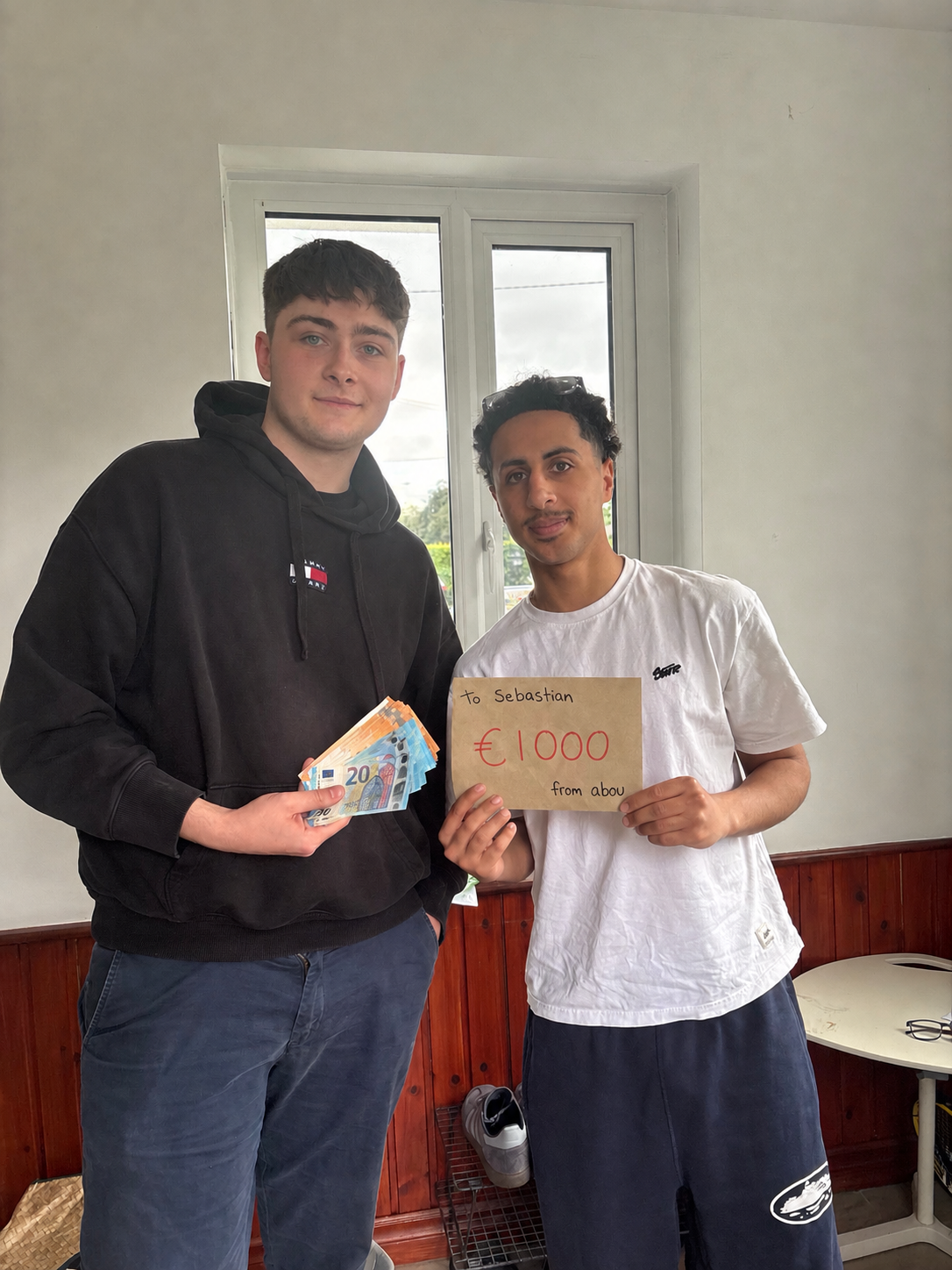 Sebastian Gaborcik receiving his €1,000 cash prize